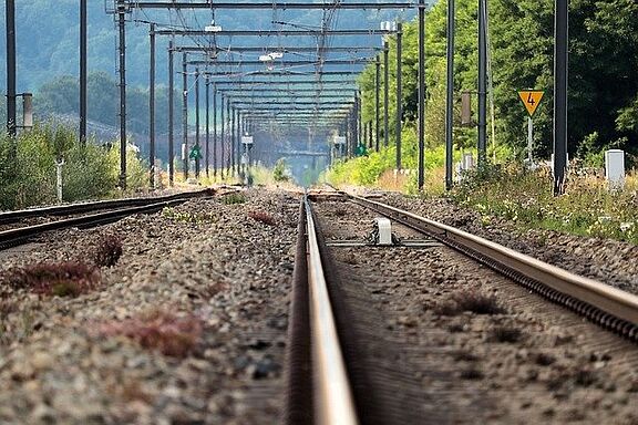railway-rails.jpg 