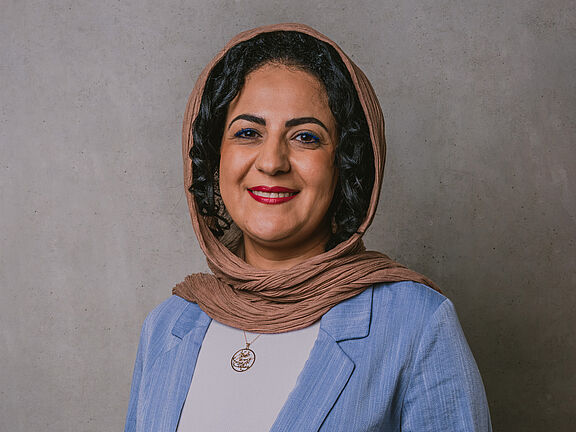9-7-2026_Zeinab_Nasser-Zadeh_Gemeinde_Eglisau_Schulpflege_Portraits_Pati_Grabowicz_LOWRES-44.jpg